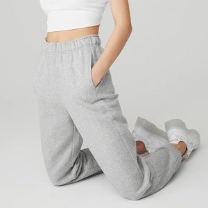 Alo Yoga Accolade Sweatpant Heather Gray